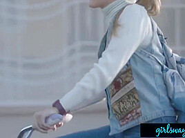 Kenzie Taylor, Serena Blair And Cadence Lux In Nerdy Girls Have Their First 3way With Virtual