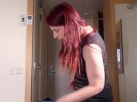 Mature Woman Treats Her Pussy To A Nice Pink Dildo – MatureNl