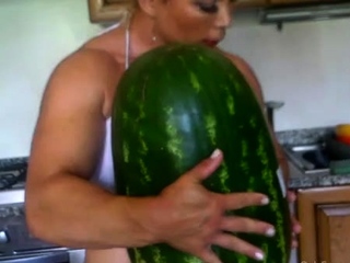 strong Anna crush melone