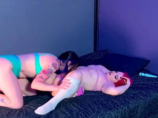 Amateur college lesbians lick pussy in reality sexparty