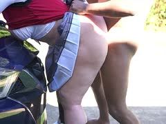 Beim Autowaschen fickt er seine dicke Frau