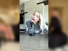 Blondes Webcam Flittchen beim Dildoritt