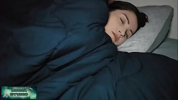 Mama Studio em uma MILF, Entre Sonho e PÂNICO O Delírio de uma Noite de HALLOWEEN – Grátis