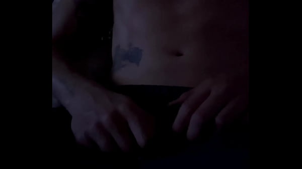 Me masturbo en la cama de mi madrastra