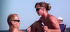 se faire sucer sur une plage naturiste