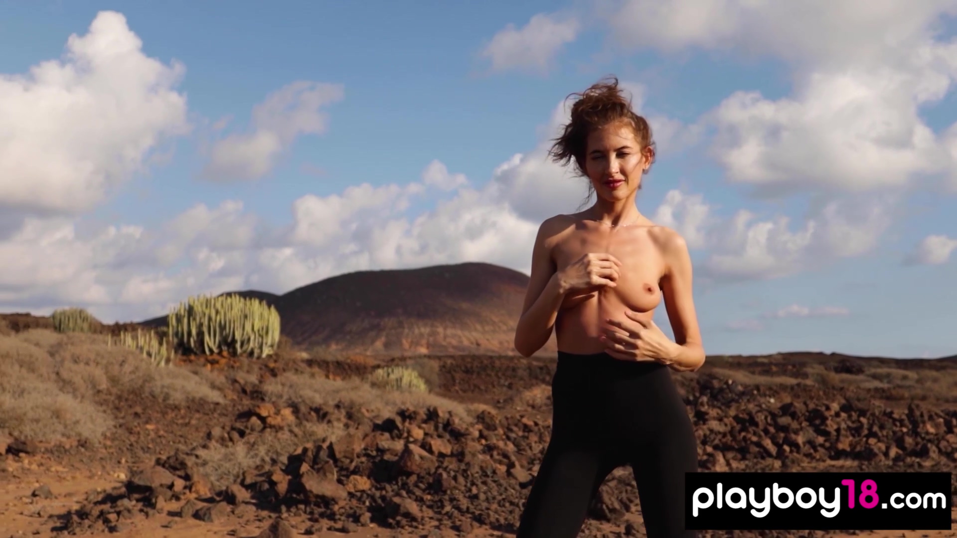 Russian Taya Loves Posing Nude Outdoor